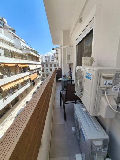 Chic Apartment Near Acropolis Aten Exteriör bild
